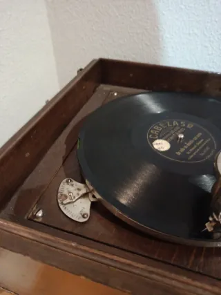 Tocadiscos antiguo para restaurar