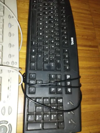Lote 3 Teclados PS/2 Benq, Logitech, Packard Bell