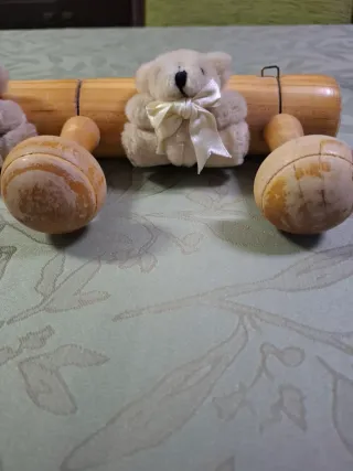Perchero de madera con ositos