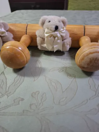 Perchero de madera con ositos
