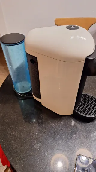 Cafetera Nespresso Vertuo Blanca