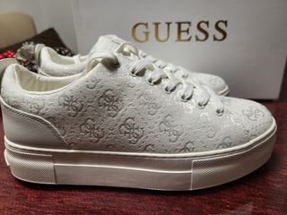 Zapatillas Guess Blancas y Plateadas