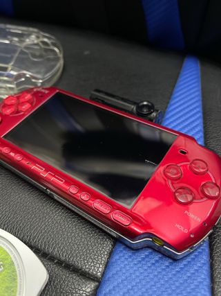 PSP Slim 3004 Roja + Accesorios