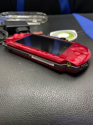 PSP Slim 3004 Roja + Accesorios