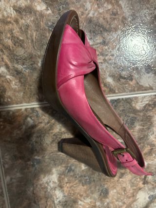 Sandalias de piel  con tacón talla 38