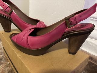 Sandalias de piel  con tacón talla 38