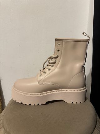 Bota beige con plataforma