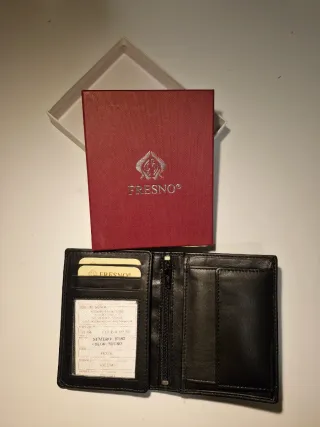 Cartera de piel de la marca Fresno sin usar