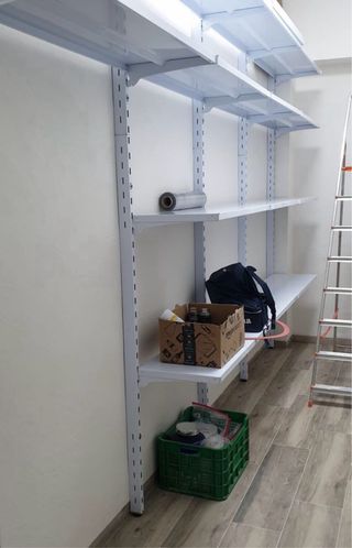 Estanterías Metálicas Blancas y Verdes