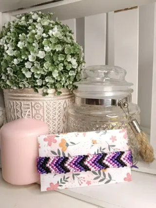 Pulsera artesanal chevron morado y negro
