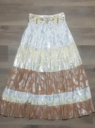 Falda larga volantes lentejuelas estampado