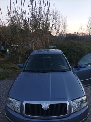 Coche para piezas o cambiar cadena de distribución