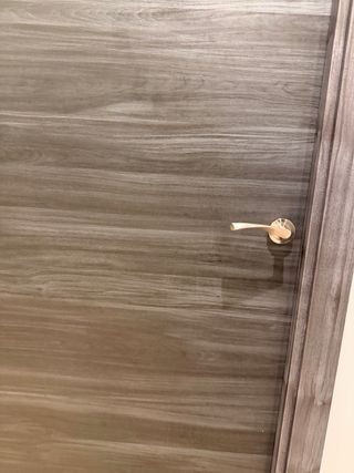 Puerta nueva gris sin usar