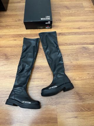 Stivali Moschino sopra ginocchio tg.39.