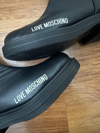 Stivali Moschino sopra ginocchio tg.39.