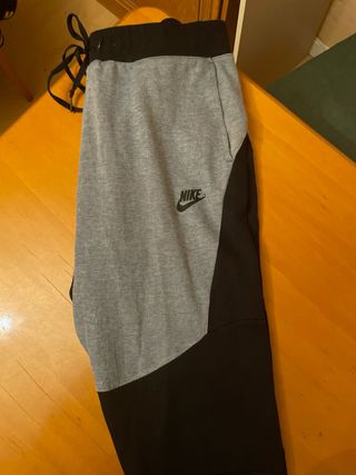 Pantalón Nike Tech Gris y Negro