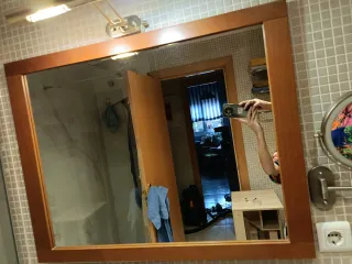 Espejo con aplique LED