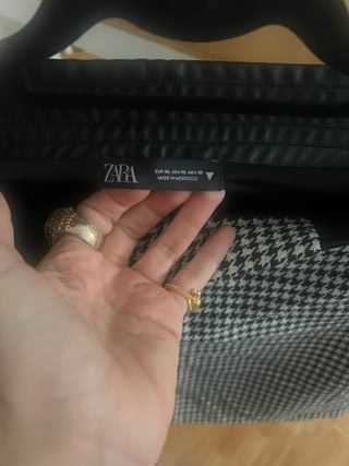 Conjunto Chaqueta y Falda Zara