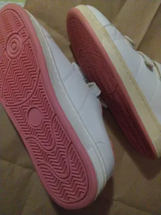 Deportivas blancas con velcro,talla 37.