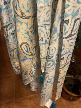 Bufanda con estampado paisley azul y amarillo