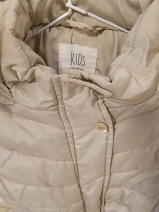 Chaqueta/Plumero niña 7/8Kids beige con capucha