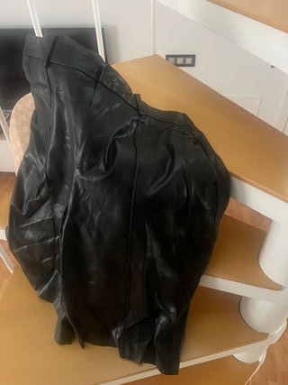 Falda pantalón polipiel negra