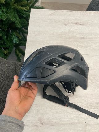 Arnés de escalada y casco