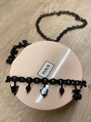 Collar Tous negro con avalorios de la marca