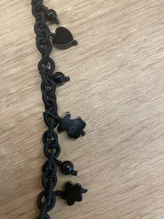 Collar Tous negro con avalorios de la marca