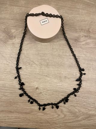 Collar Tous negro con avalorios de la marca