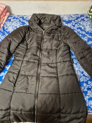 Cazadora larga mujer negra