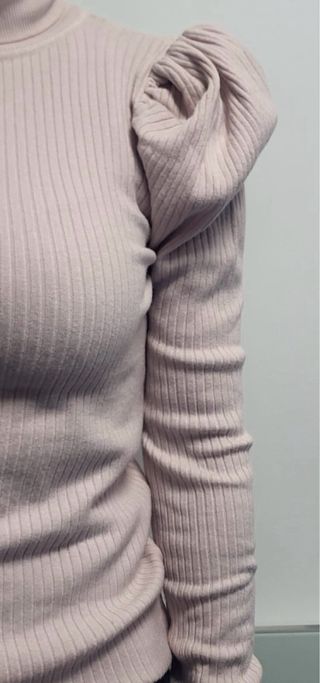 Jersey rosa cuello alto manga abullonada