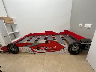 Cama infantil coche de carreras roja