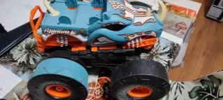 Monster Truck Rhinomite Gigante.