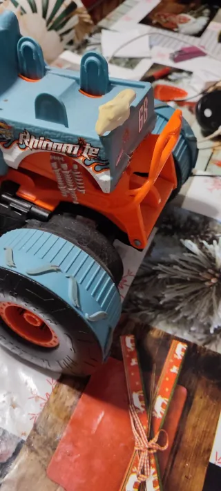 Monster Truck Rhinomite Gigante.