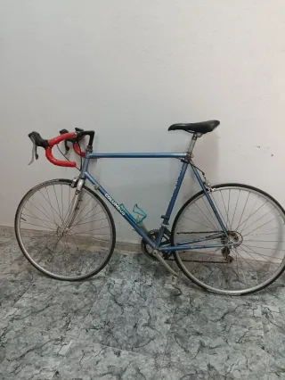 Bicicleta de carretera azul Columbus