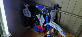 Mini Moto Yamaha Azul y Blanca