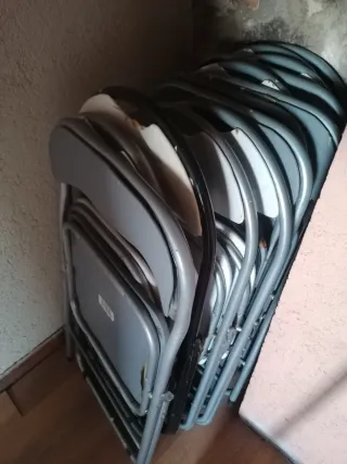 Sillas Plegables Metálicas Blancas y Grises