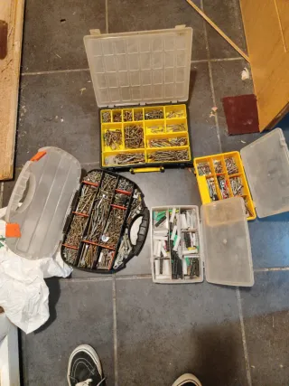 Lote tornillos y tacos surtidos