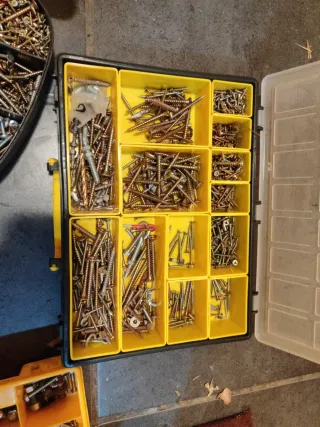Lote tornillos y tacos surtidos