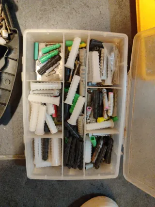 Lote tornillos y tacos surtidos