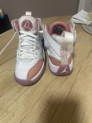 Zapatillas Jordan Blancas y Rosas