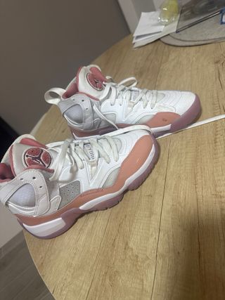 Zapatillas Jordan Blancas y Rosas