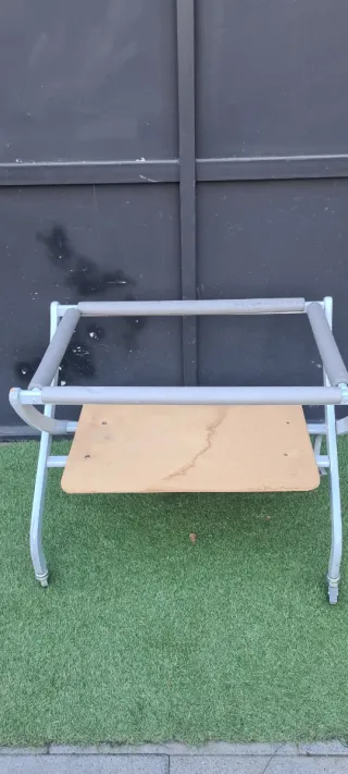 Cuna de recién nacido rosa con ruedas Prenatal