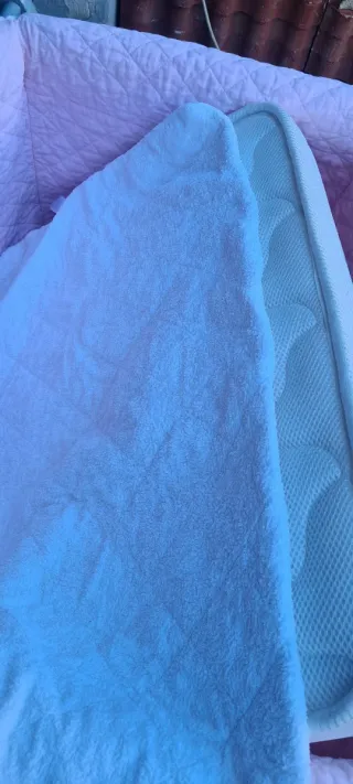 Cuna de recién nacido rosa con ruedas Prenatal