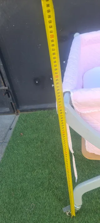 Cuna de recién nacido rosa con ruedas Prenatal