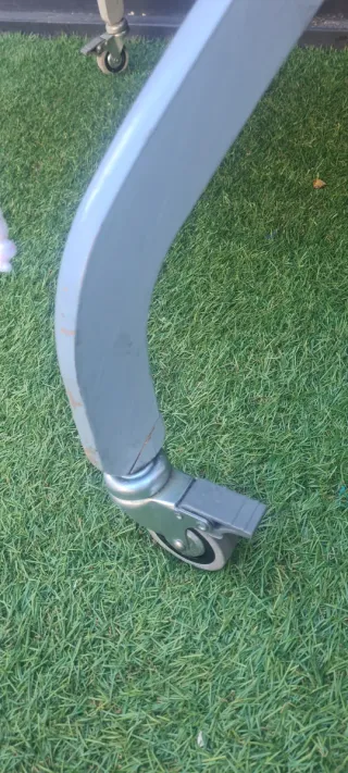 Cuna de recién nacido rosa con ruedas Prenatal