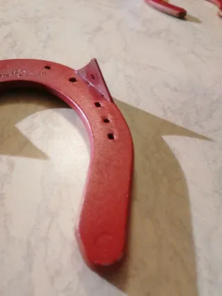 Ferro di cavallo rosso