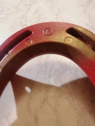 Ferro di cavallo rosso