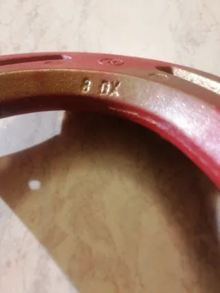 Ferro di cavallo rosso